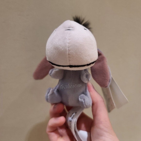 DISNEY PARKS EEYORE BIG HEAD PLUSH MAGNET - Picture 6 of 6